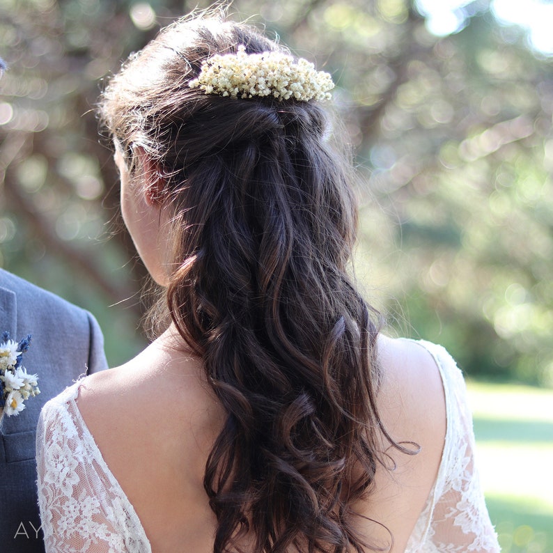 Hochzeitshaarkamm LUCIE, Boho-Haaraccessoire aus konservierten Naturblumen, stabilisierter Schleierkrautkamm für Boho-Hochzeit Bild 4