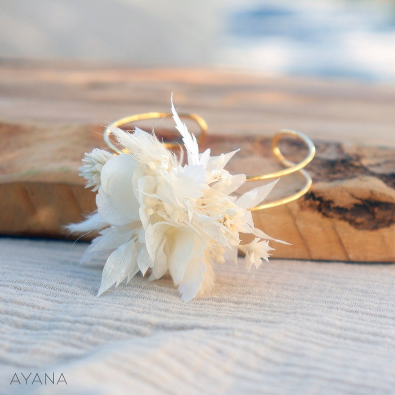 Bracelet OLWEN fleurs séchées et stabilisées blanches accessoire bohème pour mariée demoiselle d'honneur, Cadeau original demande témoin image 1