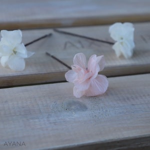 Fleuron d'hortensia stabilisé à piquer dans les cheveux, pic fleuri pour tresse ou chignon, accessoire de coiffure fleur naturelle préservée image 2