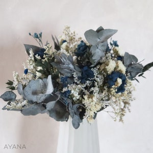 Trockenblumenstrauß MARSEILLE, blauer Dekostrauß aus getrockneten und stabilisierten Blumen, ökologisch verantwortungsvolles Geschenk, blauer Brautstrauß