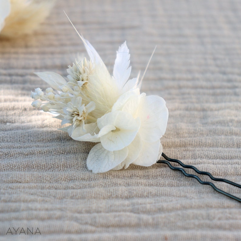 Viele Haarnadeln von OLWEN, getrocknete und stabilisierte weiße Blumen, Boho-Chic-Hochzeit, getrocknete Blume auf Haarnadel für Hochzeit, Taufe oder Kommunion Bild 2