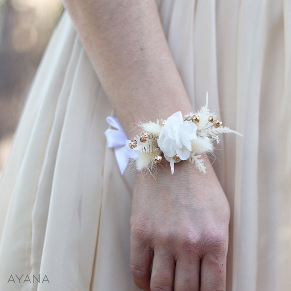 Bracelet ISABEL dried and preserved flowers white and gold chic boho accessory for bride and bridesmaid. Original gift witness request