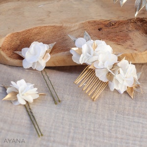 Set of white and gold YAËLLE hairpins in dried and preserved flowers for boho chic wedding hairstyle, bridal hairstyle comb