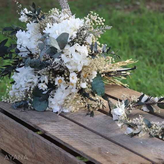 Lot de 10 mini bouquets en fleurs sechees vert et blanc , eucalyptus - Décoration Lot de 10 mini bouquets en fleurs sechees vert et blanc , eucalyptus - Décoration