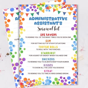 Puede incluir: Un juego de tres tazas de cerámica con un acabado mate moteado. Las tazas son de color crema, gris claro y gris oscuro. Cada taza tiene un diseño simple y minimalista.