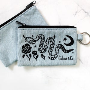 Estuche para tarjetas con cremallera y llavero con estampado de serpiente y rosa - Estuche para monedas con forma de serpiente - Monedero con forma de serpiente - Llavero con forma de jardín - Cartera con cremallera con forma de flor