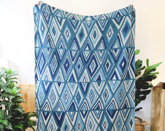 Manta de lanzamiento de polvo de diamante azul - manta de patrón de formas de diamante - manta de lanzamiento colorido - manta de lanzamiento geométrico - decoración geométrica del hogar