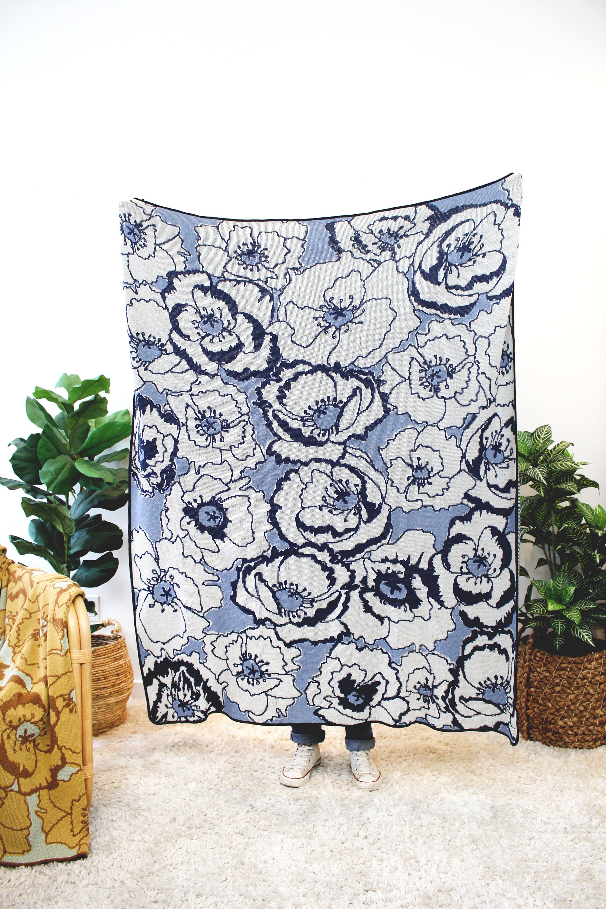 outlet store Blue Floral Poppy JAWO Yellow .com: Field Spring Knit  Blanket - and Throw Blue Blanket, Ivory Throw - Floral Blanket 