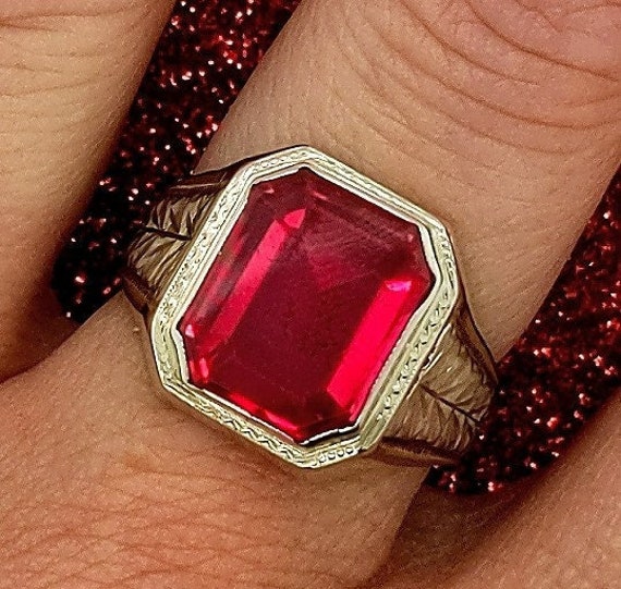 Vintage Art Deco Engraved Ruby Signet Ring - image 1