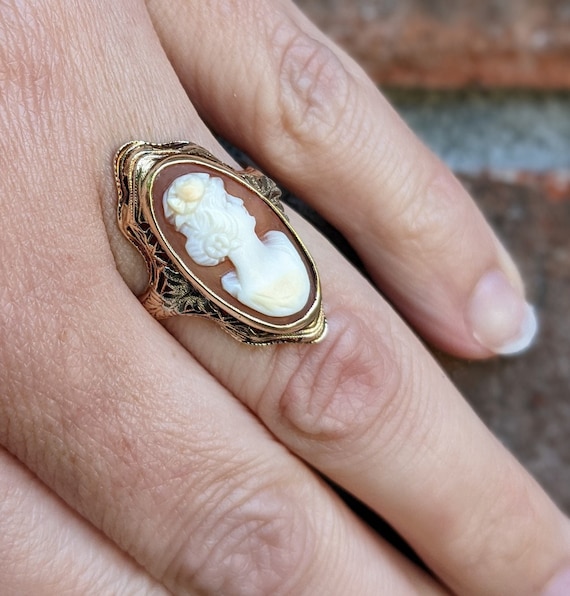 Art Deco Cameo 2 Tone Shell Ring