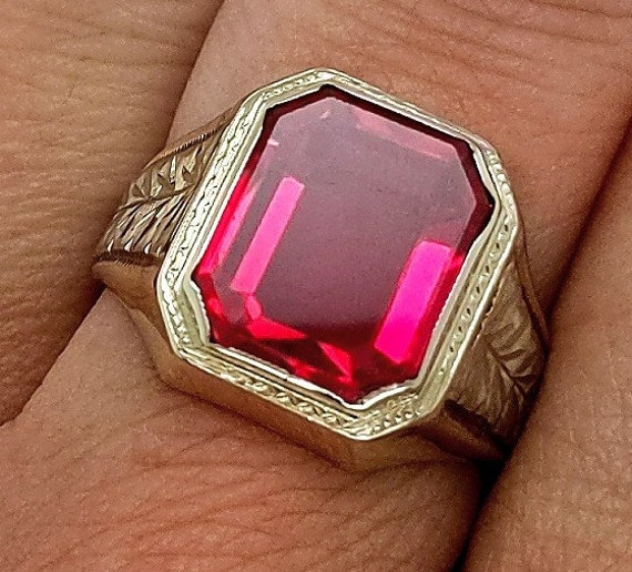 Vintage Art Deco Engraved Ruby Signet Ring - image 3