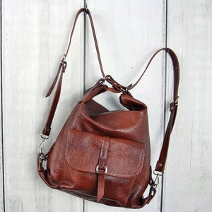 Bolso mochila convertible de cuero marrón de grano completo - Mochila universal de cuero de tamaño mediano -Mochila convertible hecha a mano para mujer