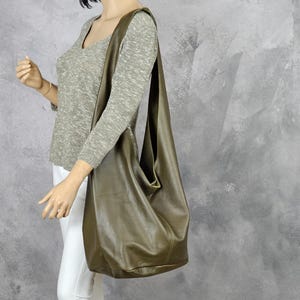 Olivgrün Leder Hippietasche, Crossbody Hobo Bag mit bequemen Riemen, Boho Slouch Bag, Oversized Handtasche, Hippie Slouchy Geldbörse