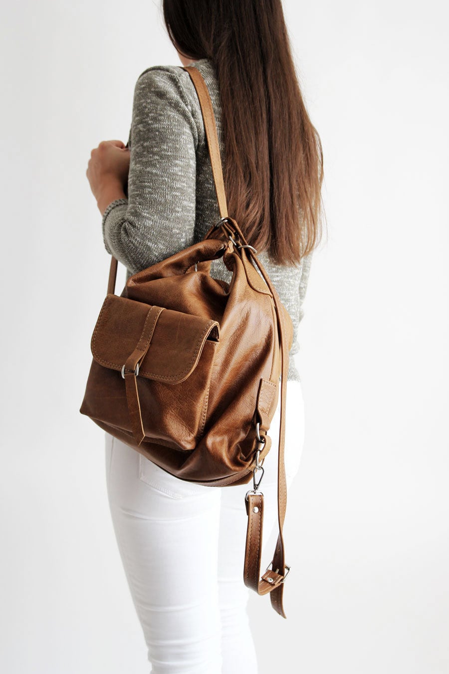 ダメージ加工ブラウンレザーバックパック：2in1コンバーチブルバッグ