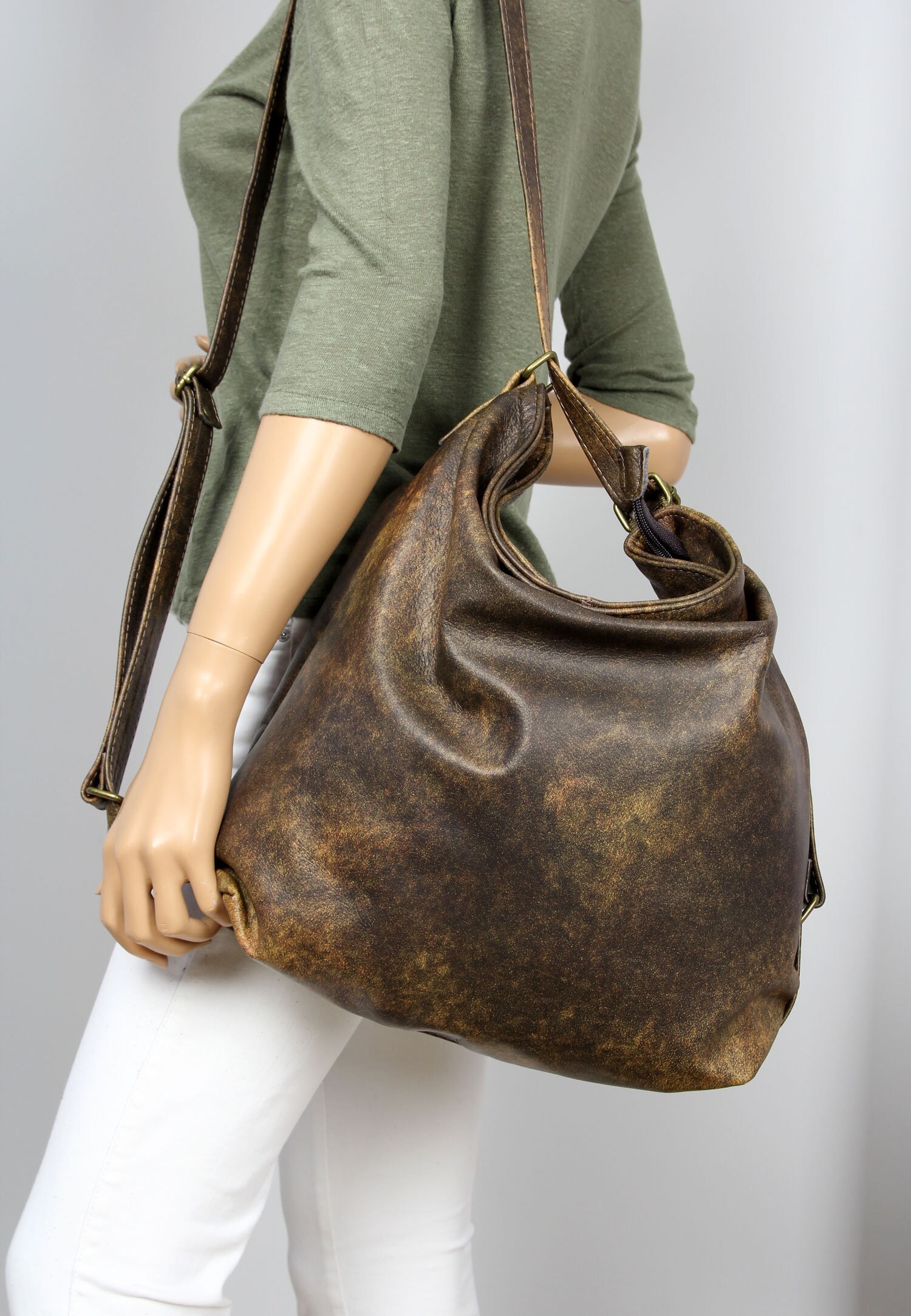 Hobo 3 in 1 Convertible bag brown leather Tan Convertible Leather Hobo Bag – Large 3-in-1 Crossbody  main image 4
