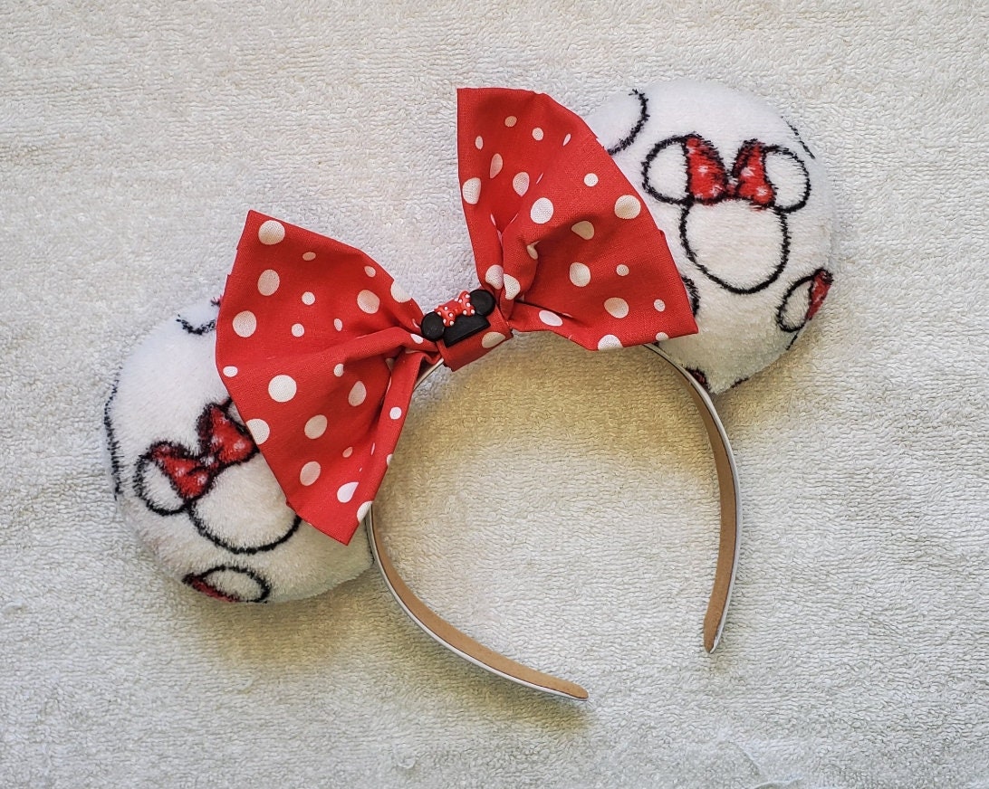 Loungefly Disney Minnie Mouse Polka Dot Bows White Ears Headband Loungefly Disney Minnie Mouse Rocks the Dots Classic Sherpa  main image 3