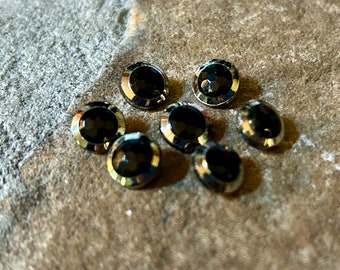 Boutons noirs à facettes vintage, boutons argentés et noirs, boutons des années 1950, couture Mid-Century, lot de 7 boutons