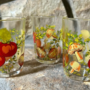 Vintage Arcoroc Spice of Life Juice Glasses, Set of 3, 6 Ounce, France, 1970s Mushroom Vegetable Design, 1970s Kitchen and Dining