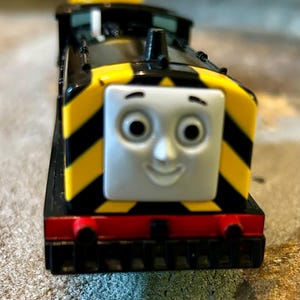 Vintage 2002 Tomy Motorized Toy Train, Thomas & Friends “Mavis” w/Fuel Truck, Great Working Condition, SEE VIDEO, Toy Trains, Trackmaster