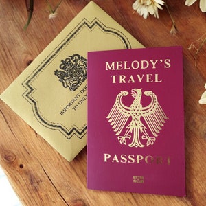 Invito a sorpresa per viaggio con passaporto, biglietto a sorpresa per le vacanze di Natale, presentazione della carta del passaporto gratta e vinci, passaporto in lamina d'oro, biglietto aereo