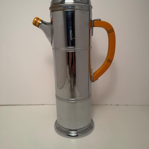 Art deco  Cocktail shaker with  Bakelite handles, spout cover & lid knob