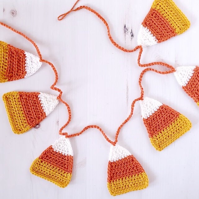 39 Candy Corn Crochet Patterns to Sweeten Your Autumn Decor 28 Candy Corn Garland Crochet Pattern for Halloween or Fall