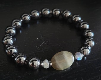 Labradorite and Hematite bracelet for magic, intuition and grounding. Spiritual gift, healing crystals, psychic intuition