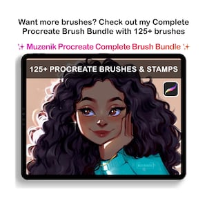 Op de afbeelding: Een tabletscherm met een digitale illustratie van een persoon met donker krullend haar en een blauwgroen shirt. De tekst luidt: Want more brushes? Check out my Complete Procreate Brush Bundle with 125+ brushes, Muzenik Procreate Complete Brush Bundle en 125+ PROCREATE BRUSHES & STAMPS.