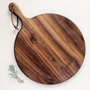 Charcuterie Board / Black Walnut / Round Paddle Board