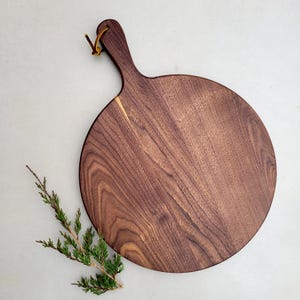 Charcuterie Board / Black Walnut / Round Paddle Board