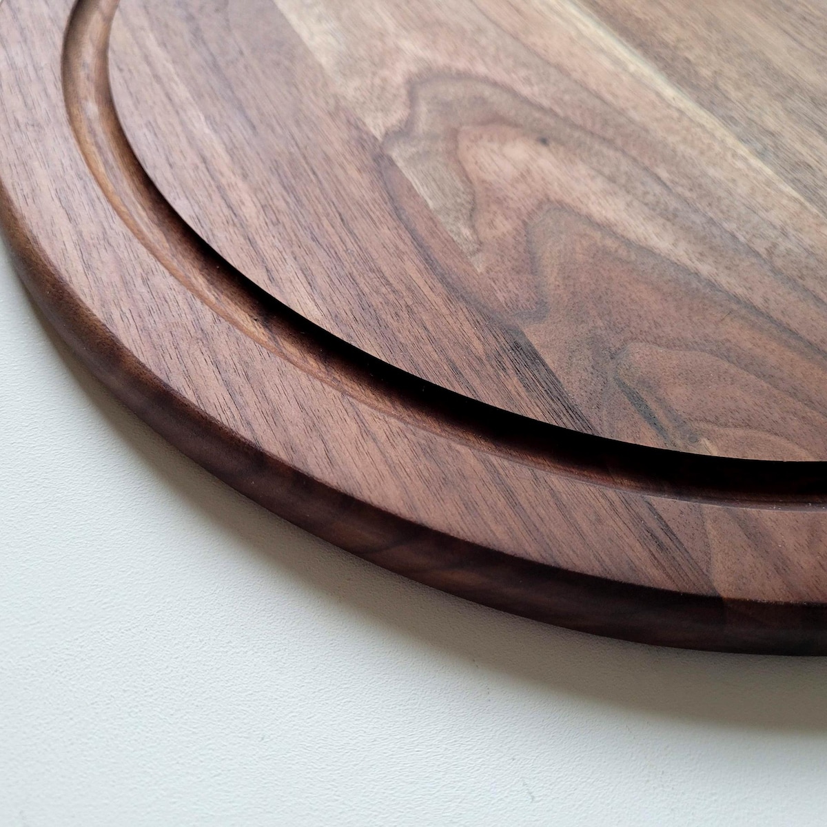Cutting Board / Black Walnut / Round / Juice Groove - Etsy