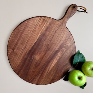 Charcuterie Board / Black Walnut / Round Paddle Board