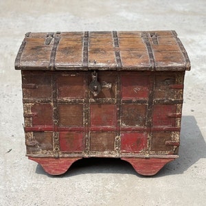 Vintage wooden coffee table box/ indian wooden chest/ wooden trunk/ indian wedding trunk/ wooden dowry chest/ indian furniture/ coffee table