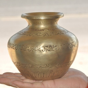 Old Brass Inlay Engraved Fine Quality Engraved Solid Heavy Water Pot/Beautiful and vintage hand made unique brass engraved water pot.