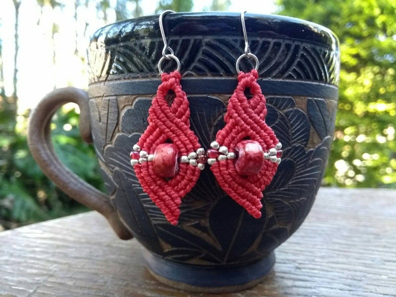 Red foxeye beaded macrame earrings