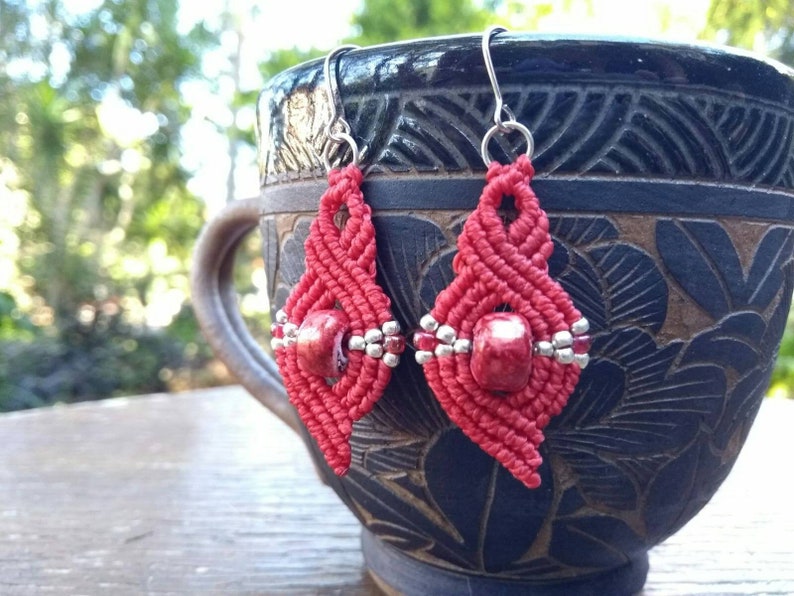 Red foxeye beaded macrame earrings