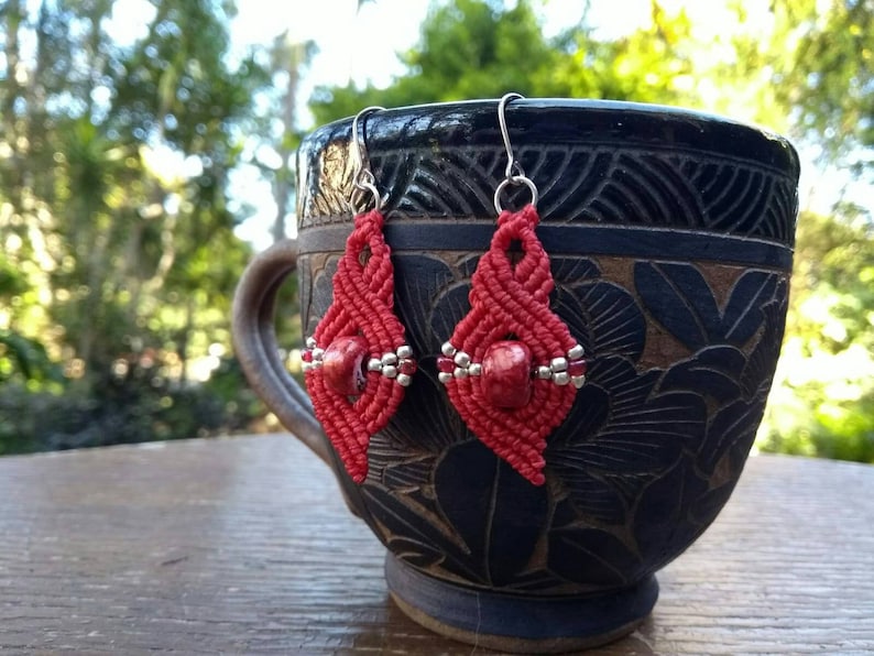 Red foxeye beaded macrame earrings