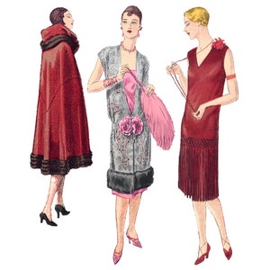 Pode incluir: Três mulheres vestindo diferentes estilos de vestidos dos anos 20. A mulher à esquerda está vestindo um casaco vermelho com gola de pele. A mulher no centro está vestindo um vestido prateado e rosa com guarnição de pele. A mulher à direita está vestindo um vestido vermelho com franjas.