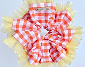 Übergroßes orange und gelbes Gingham Scrunchie