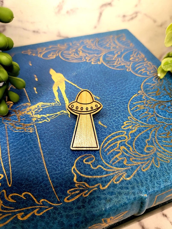 Pin on Alien art