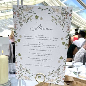 Menús - Papelería ilustrada para bodas - Hermosos cuadros personalizados del lugar de celebración de la boda y flores