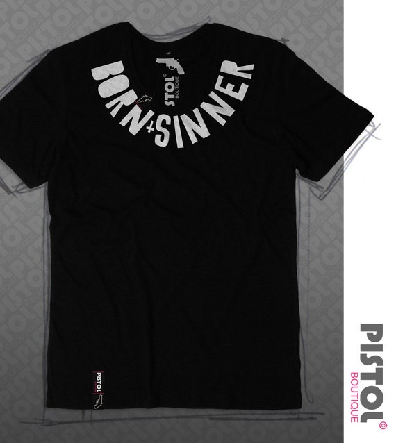 Pistolet Boutique Mens « Né mode pécheur » Croix cou déclaration mode « Né de tour de cou noir Scoop Tshirt 26f420 Pistolet Boutique Mens « Né mode pécheur » Croix cou déclaration mode « Né de tour de cou noir Scoop Tshirt 26f420