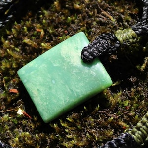 Collar de crisoprasa australiana, colgante de crisoprasa, cordón de macramé hecho en Australia, joyería curativa con cuentas de cristal, regalo para ella y él
