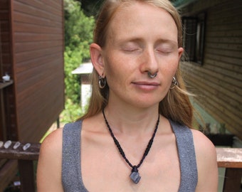 Tanzanietketting, vogelbekdier dromend tanzaniethanger, ruwe kristallen elfensieraden, Australisch gemaakt macramé koord helende kristallen sieraden