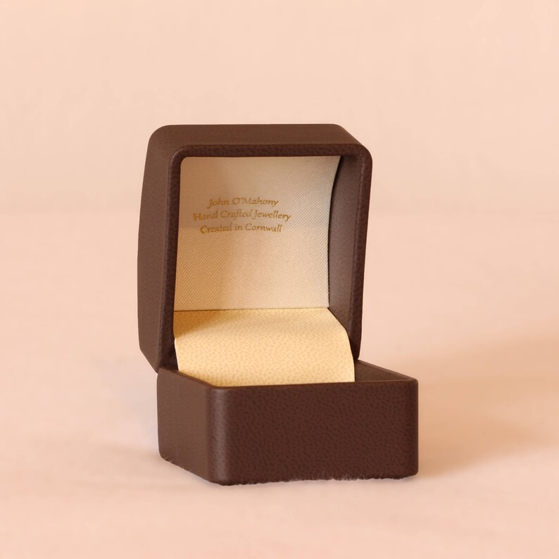 3mm 9ct Rose Gold Hammered Wedding Ring image 3