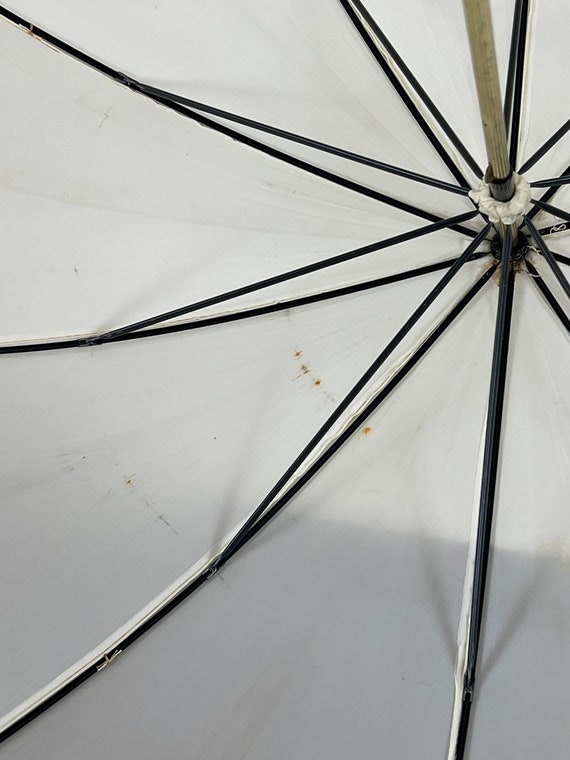White & Scalloped Edge Vintage Nylon Umbrella Sun… - image 4