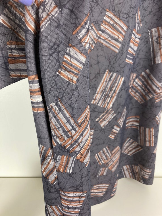 Gray Abstract Geometric Crackle Vintage Pullover … - image 4
