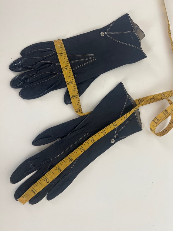 Black Leather Vintage Ladies Driving Gloves w/ Co… - image 3