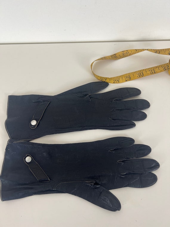Black Leather Vintage Ladies Driving Gloves w/ Co… - image 4