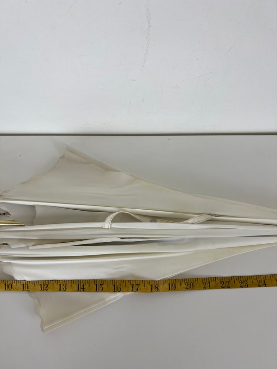 White & Scalloped Edge Vintage Nylon Umbrella Sun… - image 6